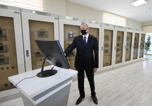 İlham Əliyev Bakıda yenidən qurulan yarımstansiyanın açılışında